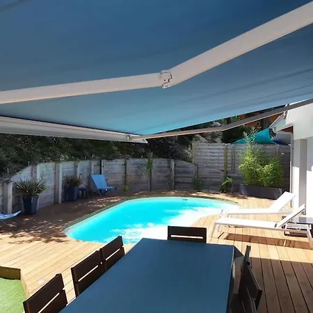 Jolie Maison Moderne Et Sereine à *
