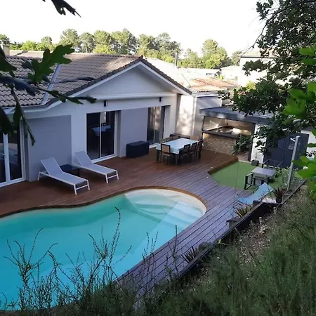 Jolie Maison Moderne Et Sereine à Villa