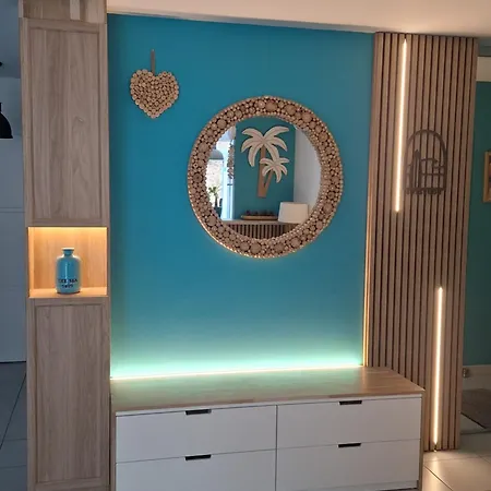 Jolie Maison Moderne Et Sereine à *