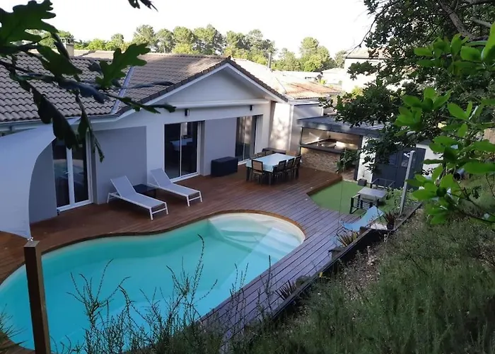 Jolie Maison Moderne Et Sereine à Villa