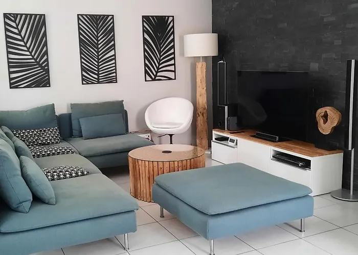 Jolie Maison Moderne Et Sereine à Villa