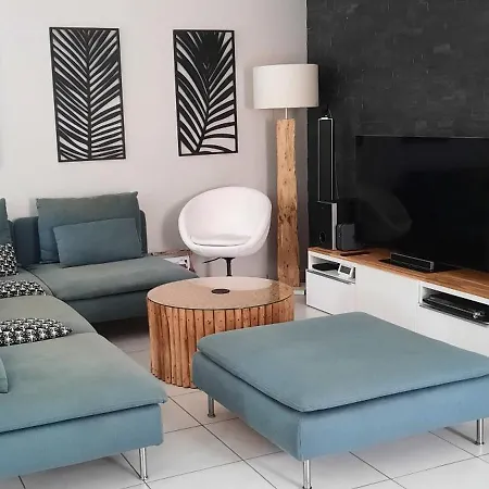 Jolie Maison Moderne Et Sereine A Villa